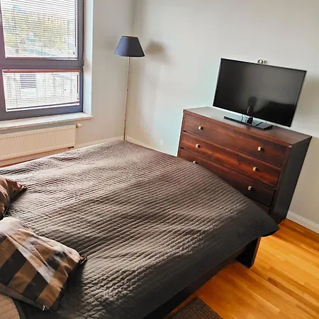 Daire Wola Park Apartament - Klimatyzacja, Metro Ulrychow, Garaz-gratis Varşova