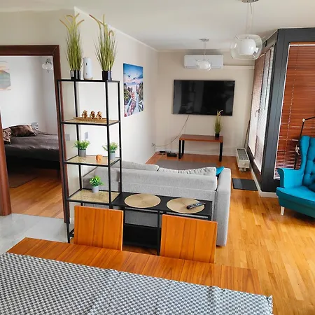 Wola Park Apartament - Klimatyzacja, Metro Ulrychow, Garaz-gratis Warsaw